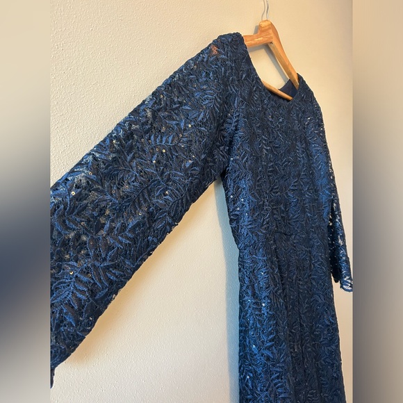 New never worn midnight blue gown - Picture 2 of 3